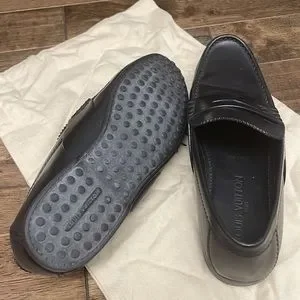 Black Louis Vuitton penny loafers size 7 1/2. Lightly worn, preteen condition. Louis Vuitton | Shoes | Black Louis Vuitton Penny Loafers  main image 2
